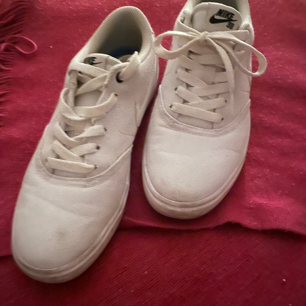 Nike SB white womens sz7.5